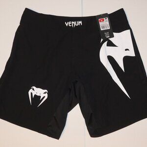 Venum Light 5.0 Fight short – Black / White Men’s Size M